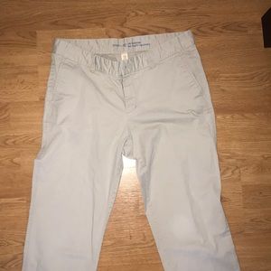 GAP girlfriend-style khaki capris